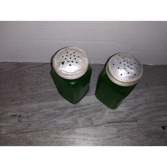 Owens Illinois 4.5" Green Depression Glass Shaker Canisters - 1930s waffle - Picture 4 of 5
